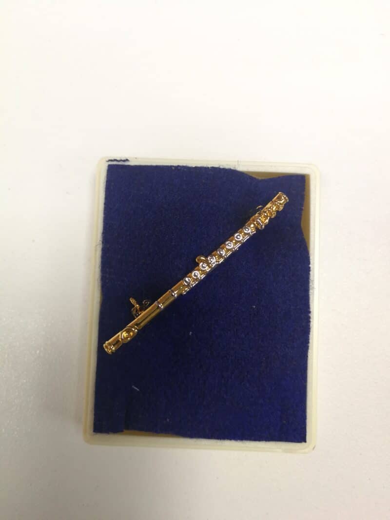 BROCHE FLAUTA TRAVESERA DORADO Y PLATA